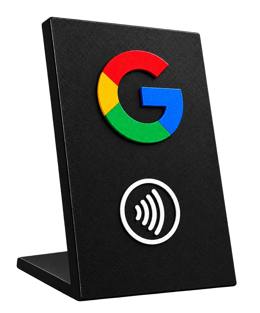 Placa NFC preta para avaliações no Google, com logotipo colorido e símbolo NFC.